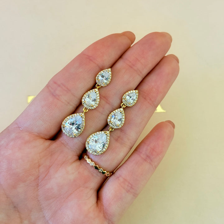 Triple teardrop zircone gold player pendant set