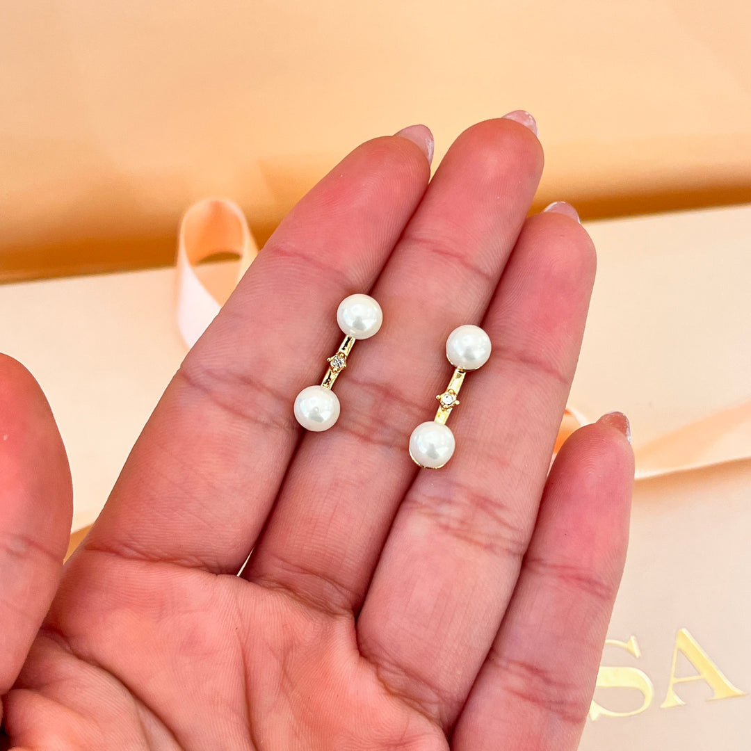 Zircone and white pearls gold plated earrings