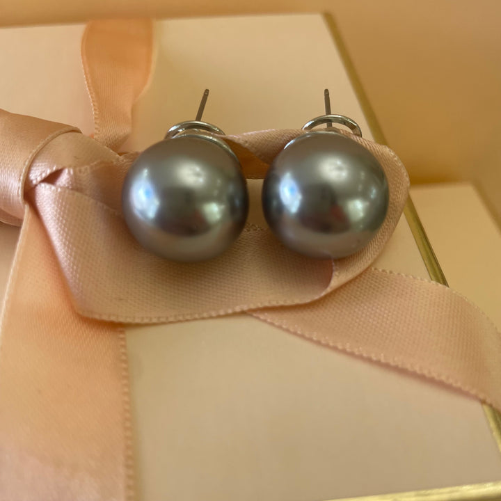 Grey pearls set