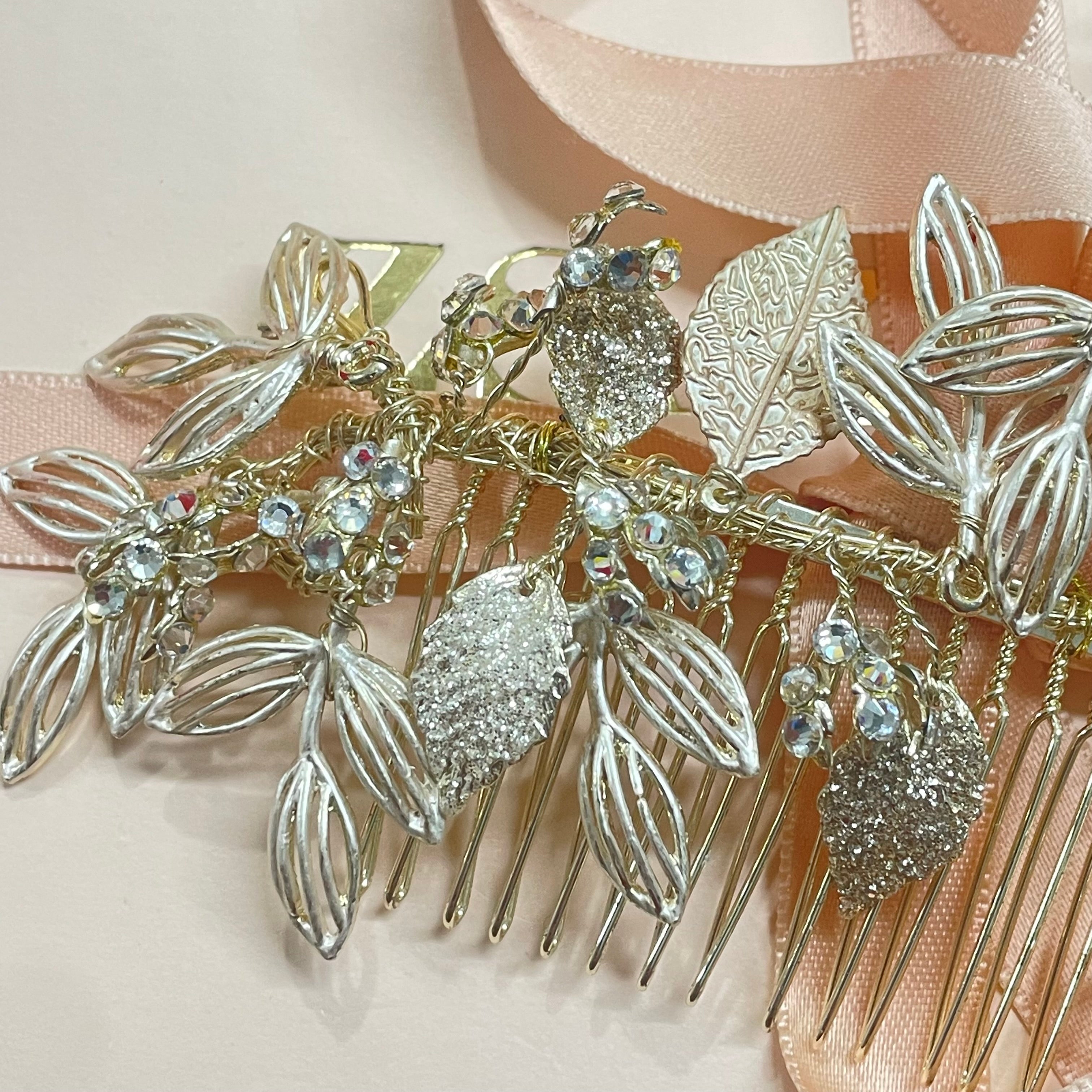 Exquisite light gold comb