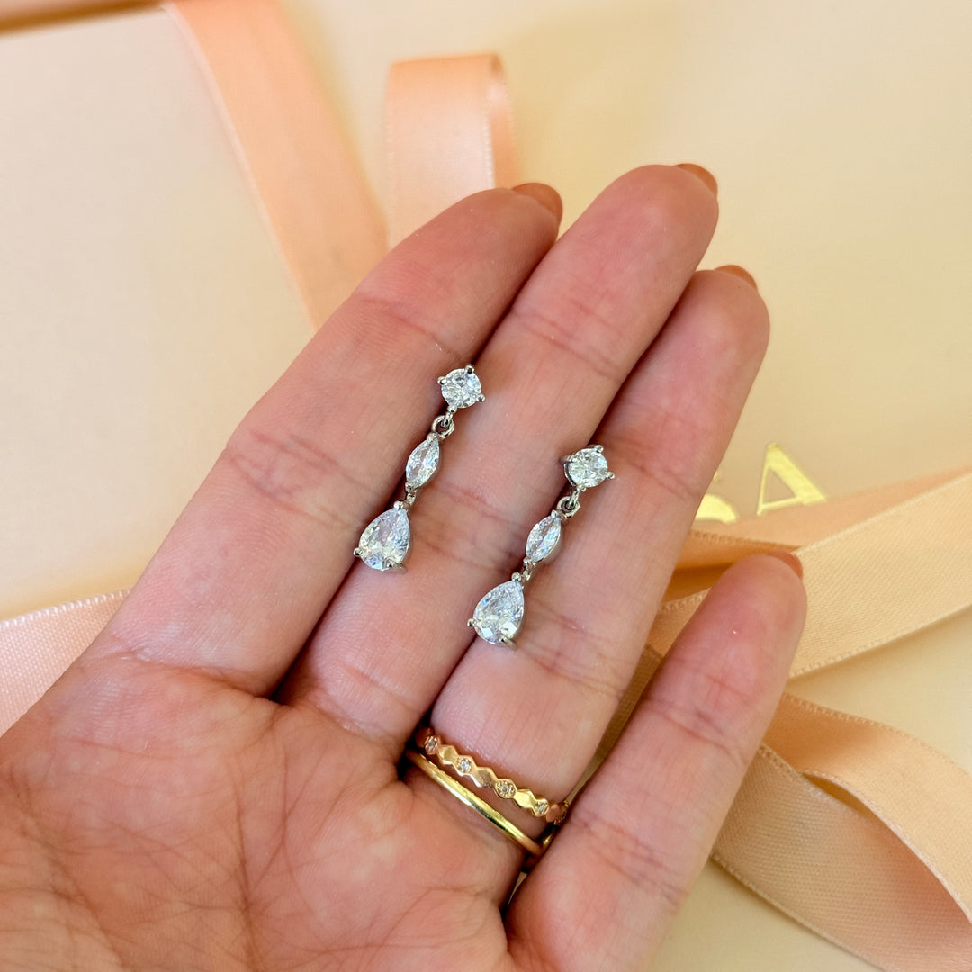 Dainty teardrop zircone silver earrings