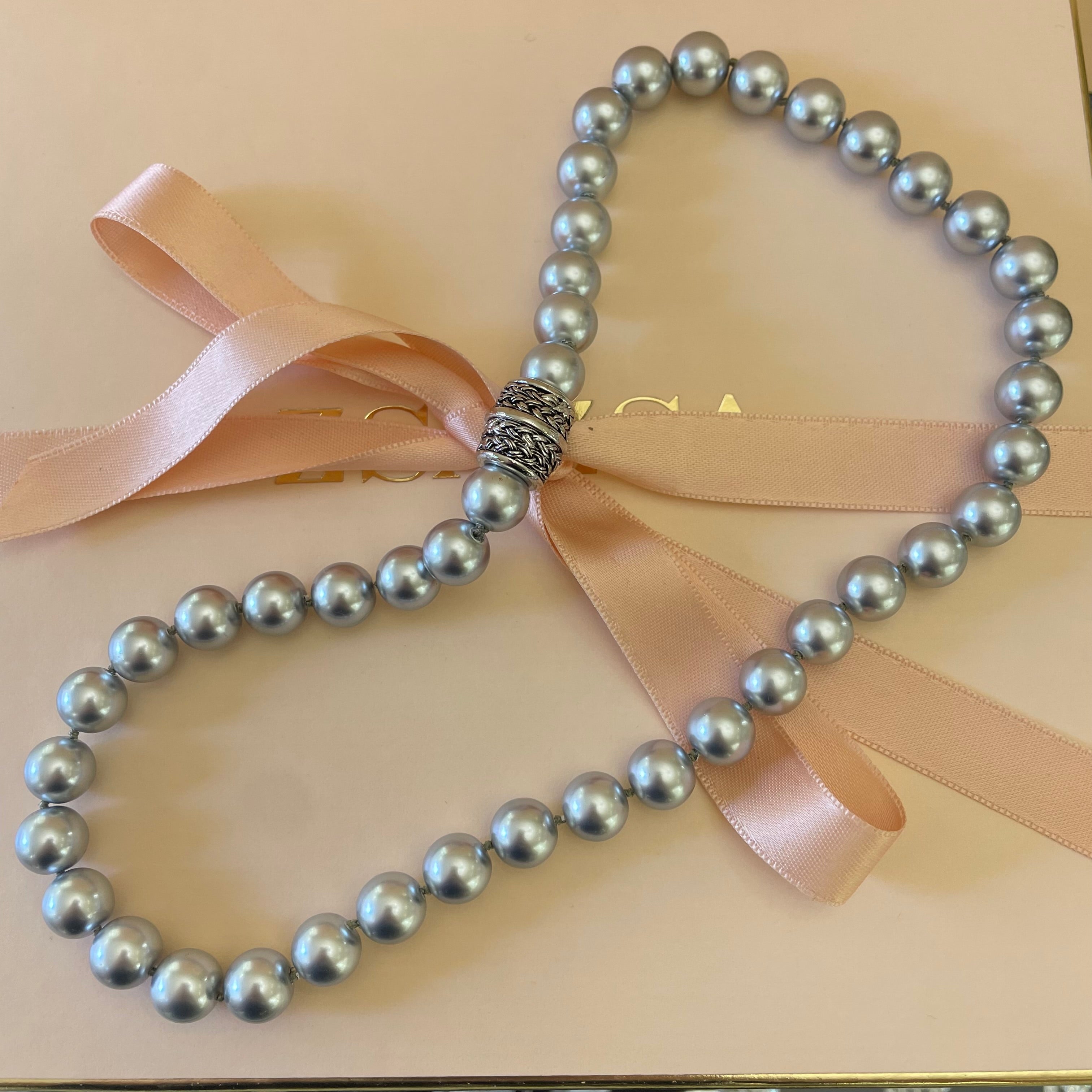 Grey pearls set