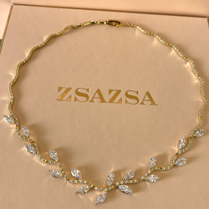 Gold marquise zircone set