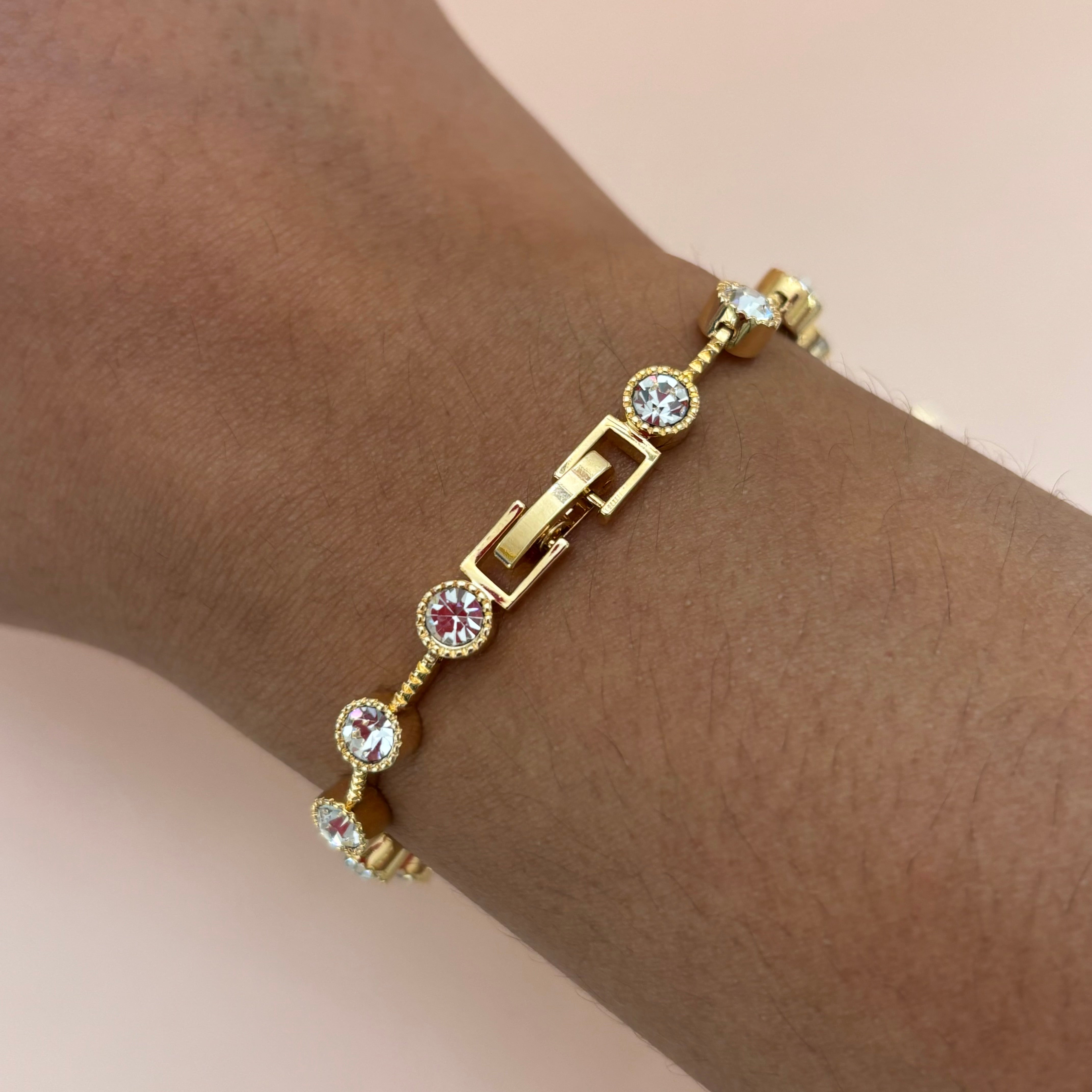 Dainty elegant bracelet