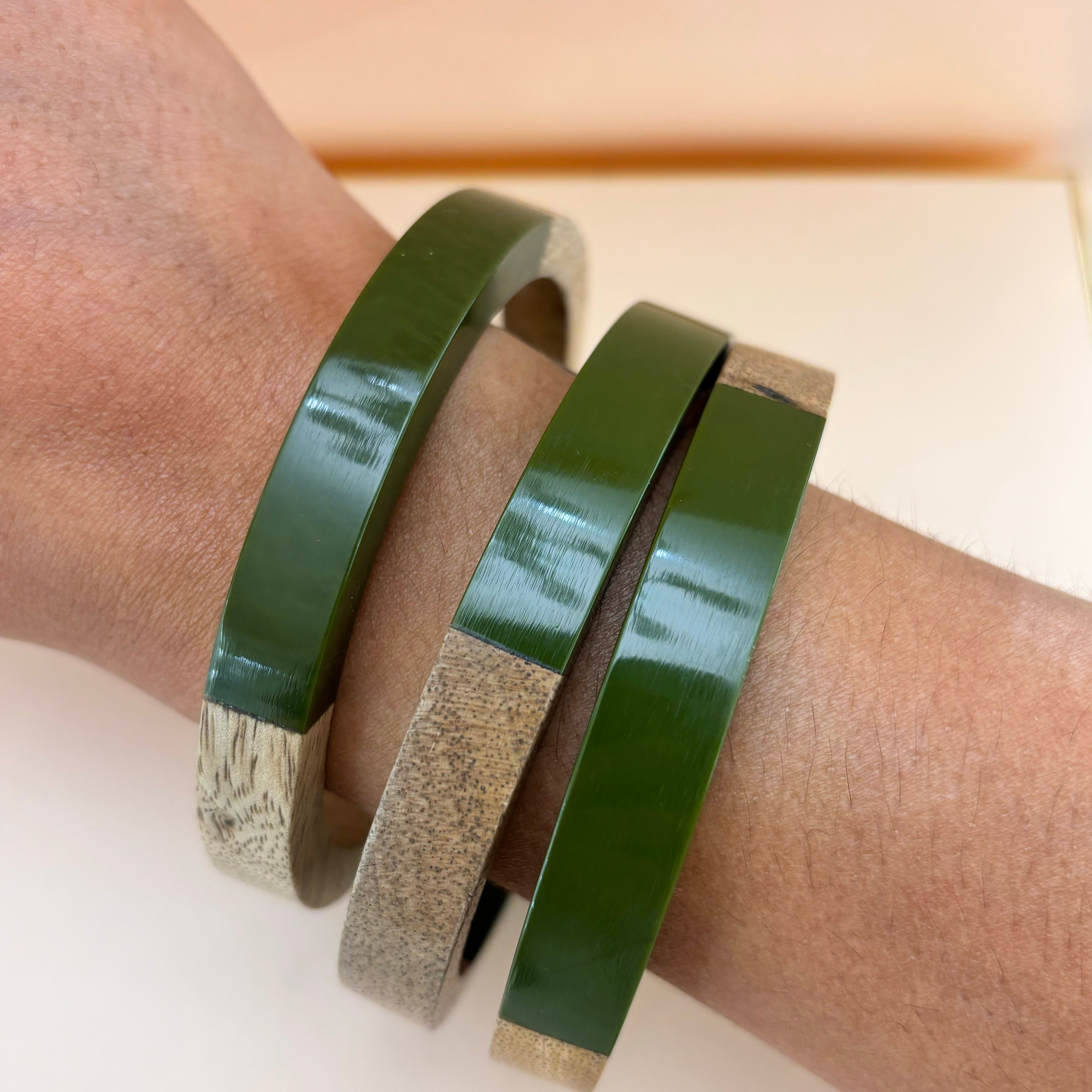 Casual green bangle