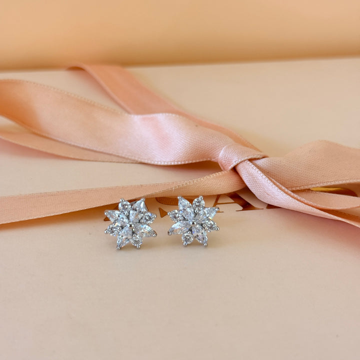 Dainty flower zircone silver stud earrings
