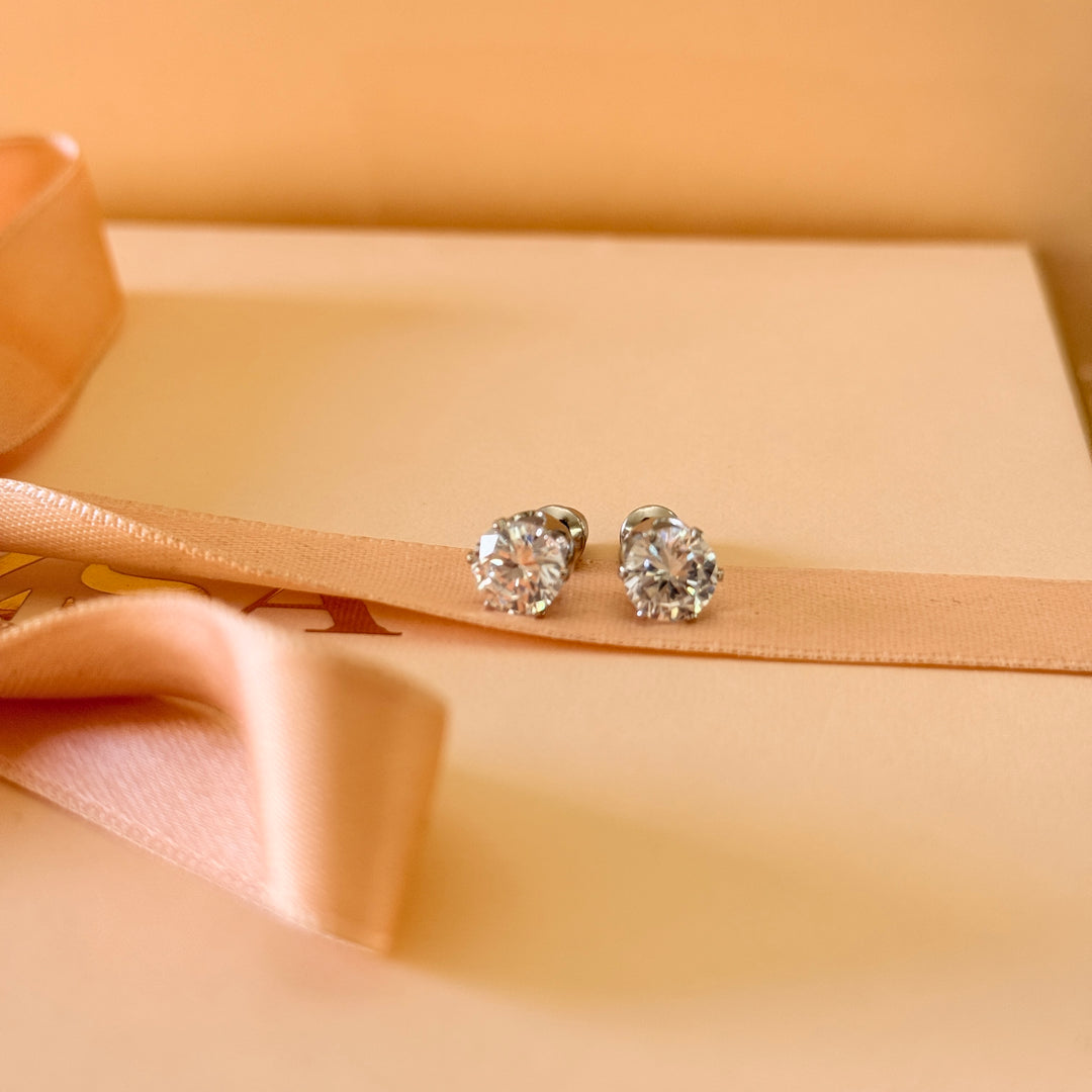 Medium solitaire zircone silver studs