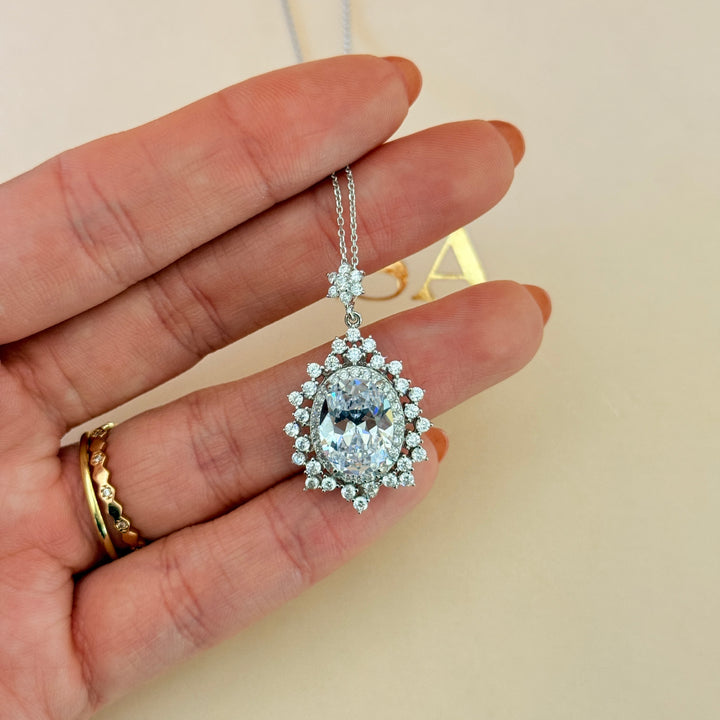 Oval zircone sterling silver pendant