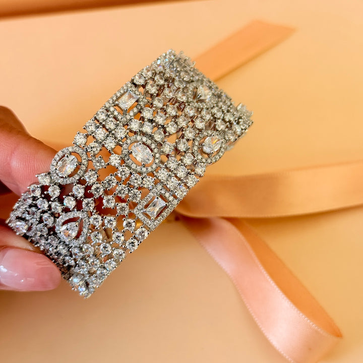 Mixed shapes zircone silver bangle