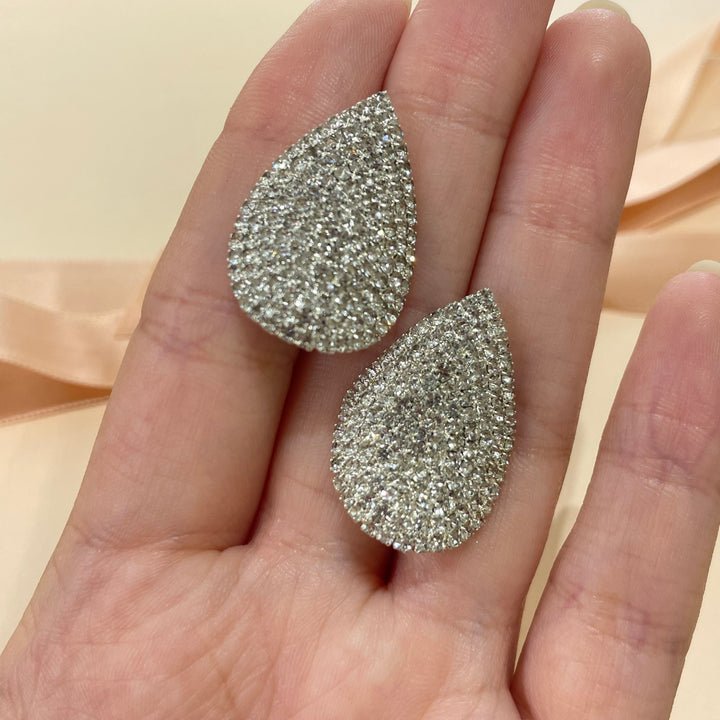 Studs earrings