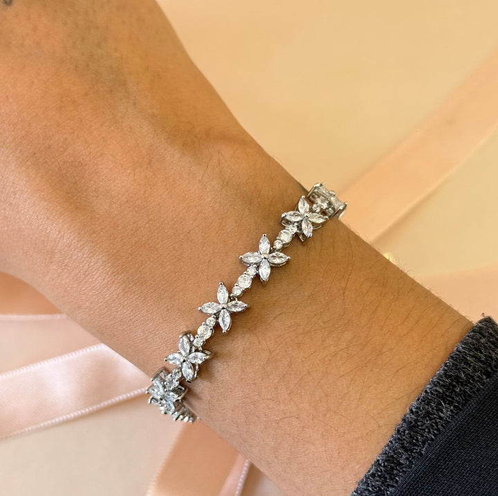 Flower and round zircone silver earrings and bracelet