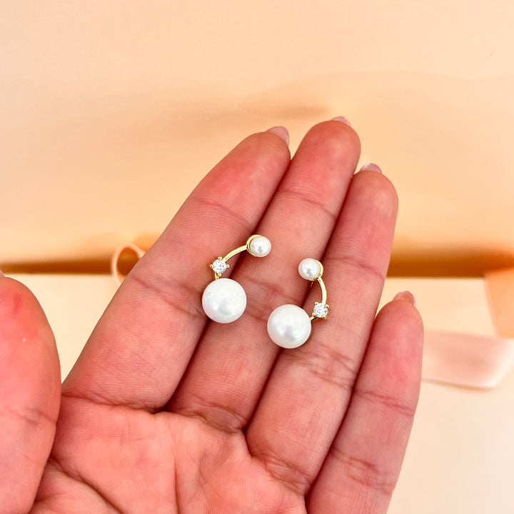 Round zircone and white pearls gold plated earrings