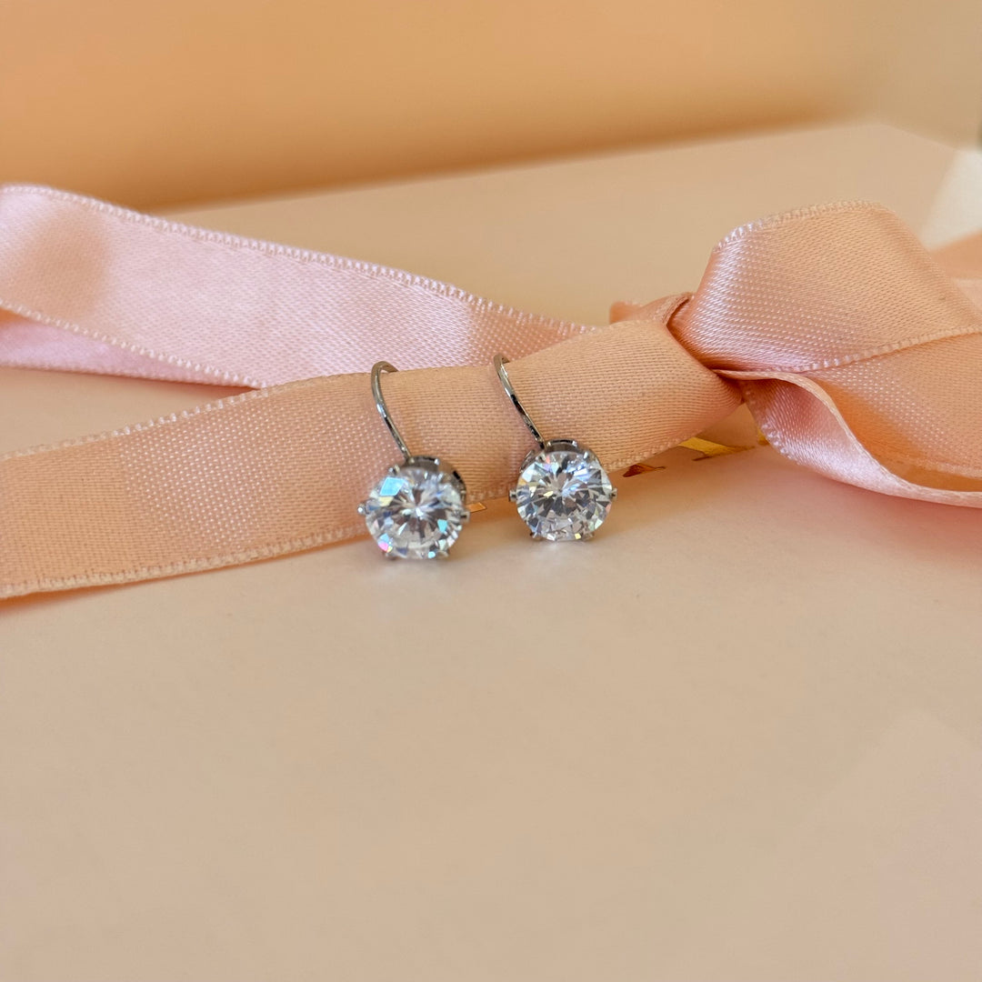 Basic solitaire zircone silver hooks