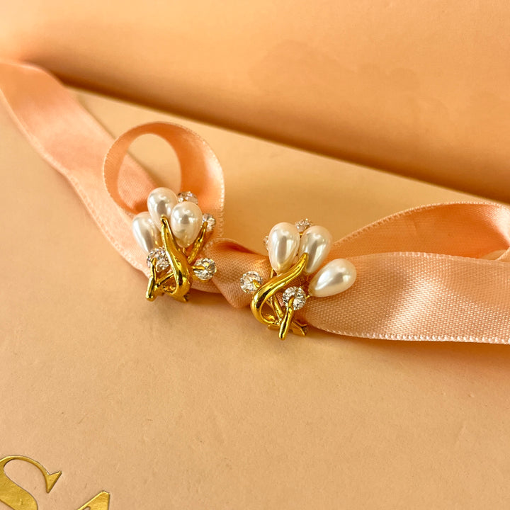 Zircone and white pearls gold plated earrings