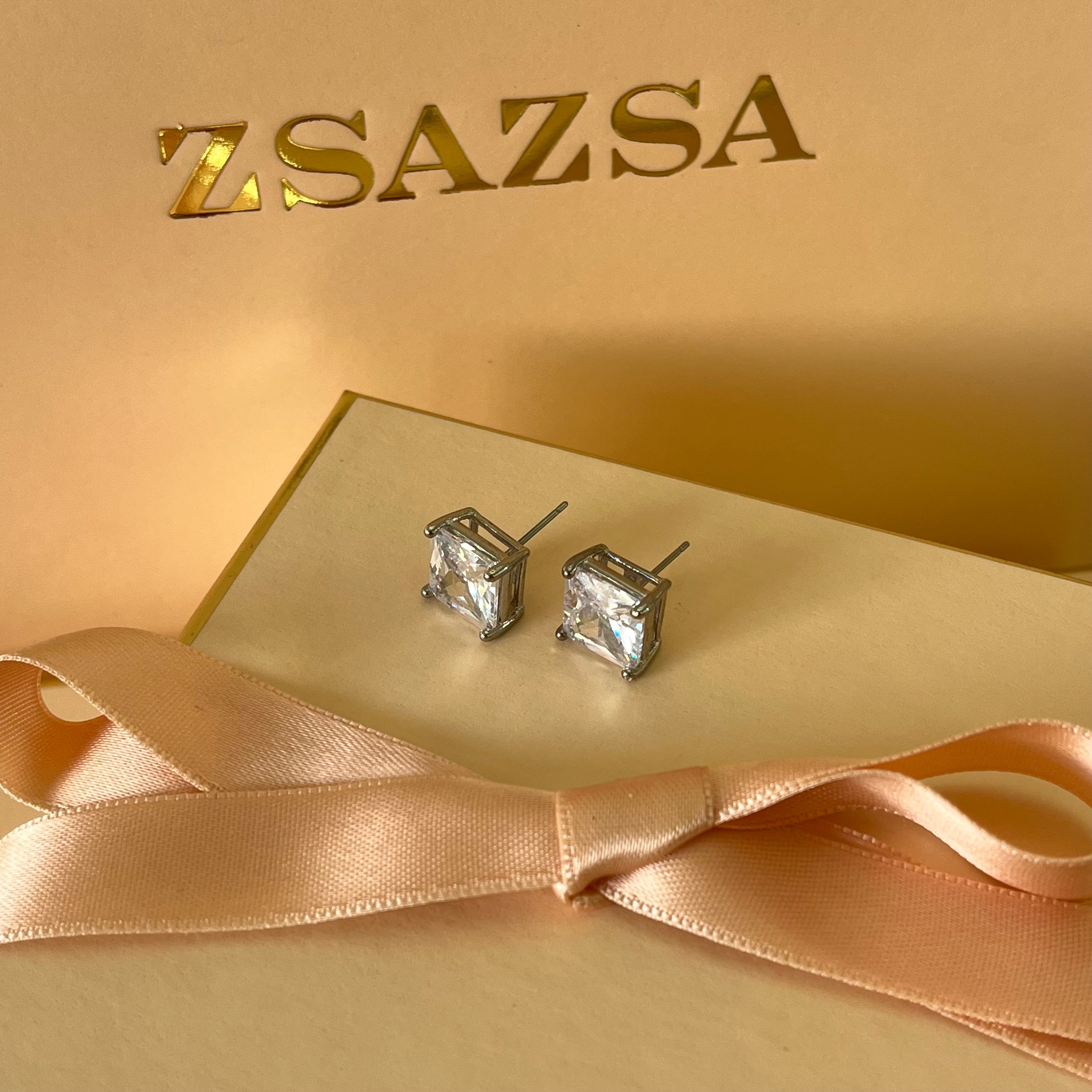 Square solitaire zircone studs