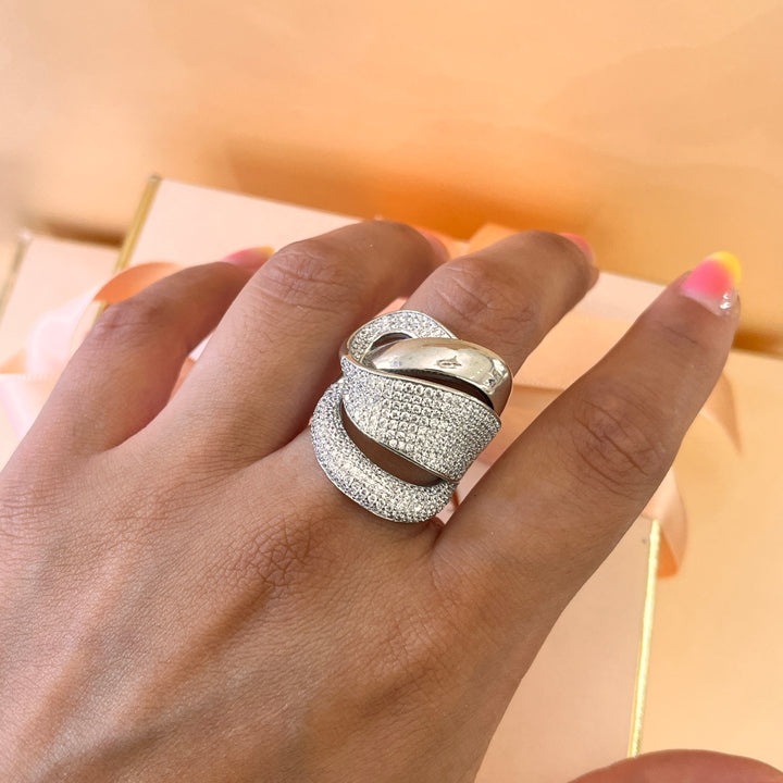 Zircone white gold plated crossed chunky ring