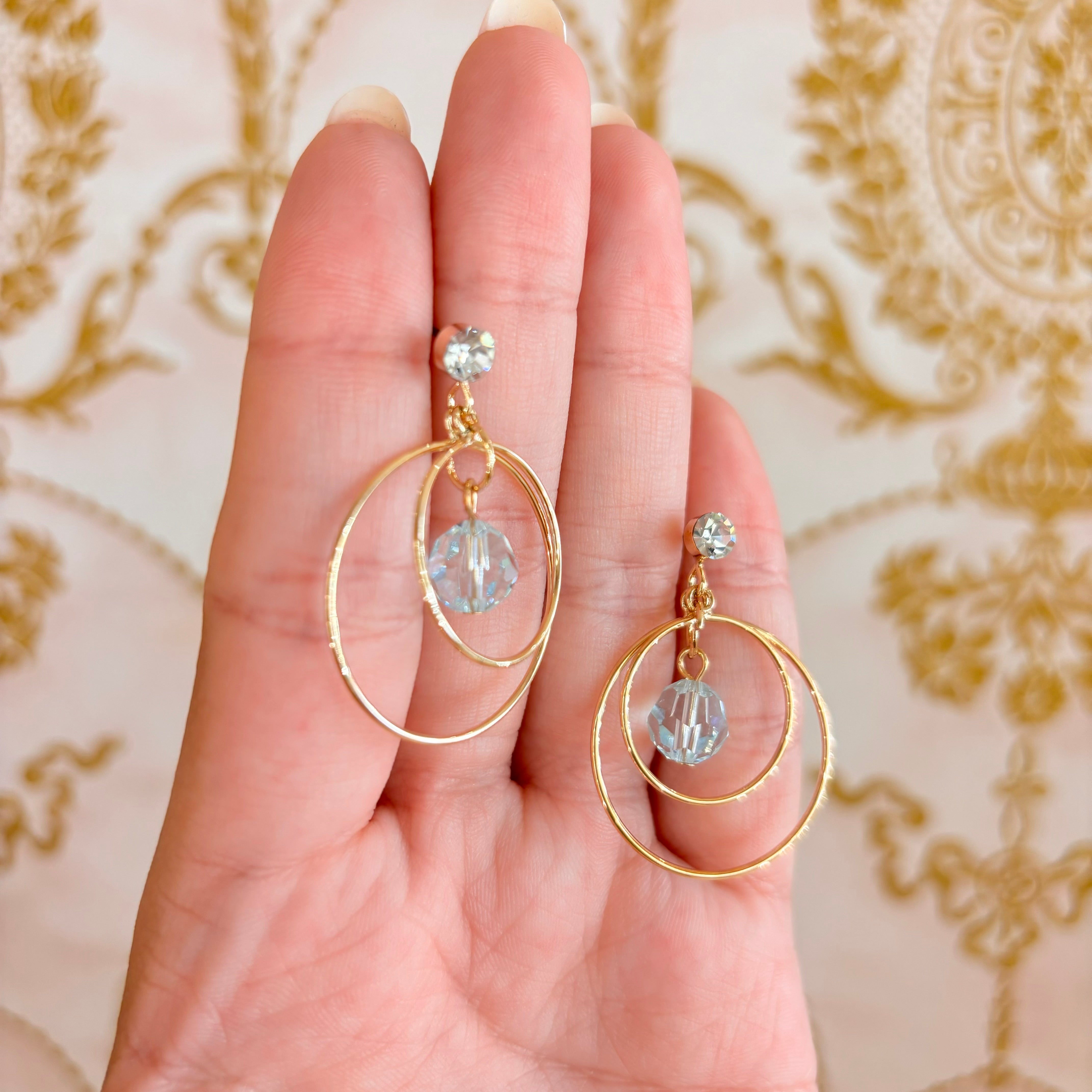 Round earrings