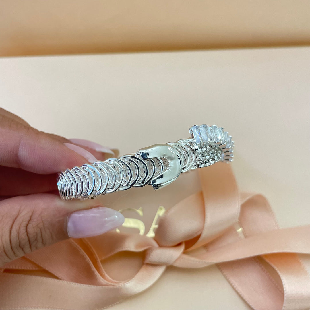 Elegant bangle