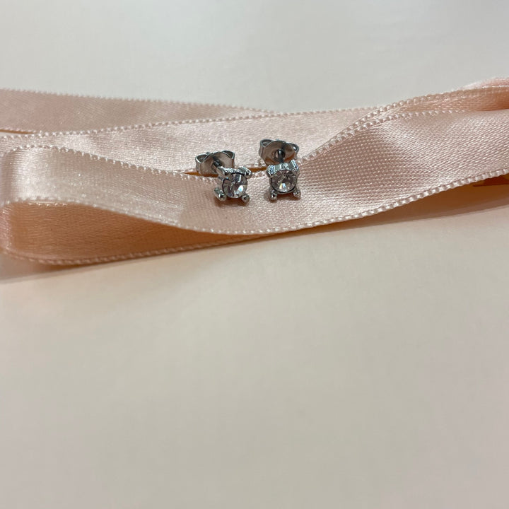 Solitaire earrings