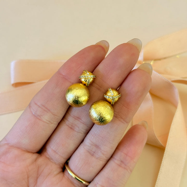 Textured zircone gold plated earrings and ring