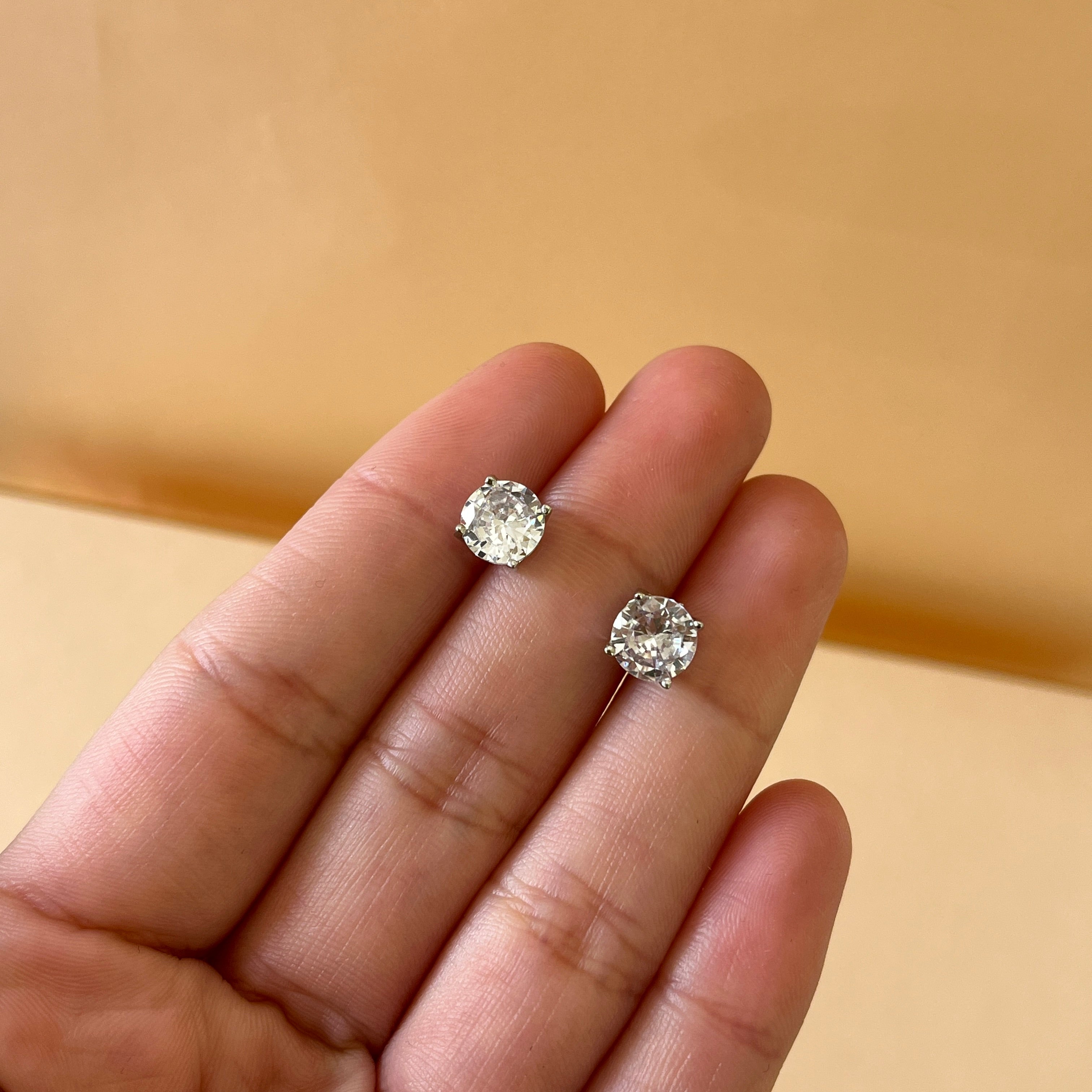 Silver solitaire zircone set