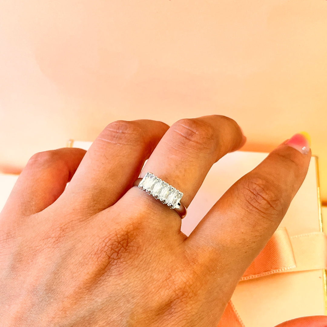Zircone baguette five stones white gold plated ring