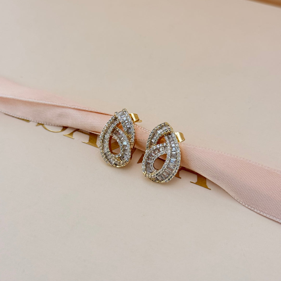 Twisted zircone gold plated earrings