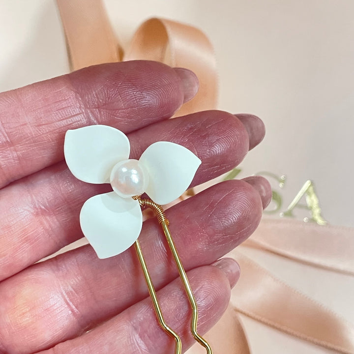 Flowers set of 3 pearl hair pins