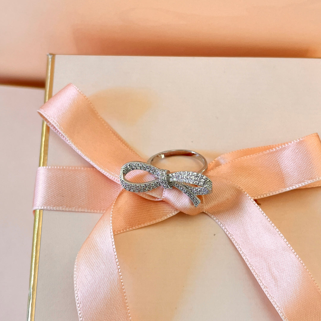 Zircone white gold plated bow ring