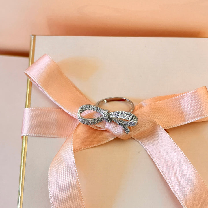 Zircone white gold plated bow ring
