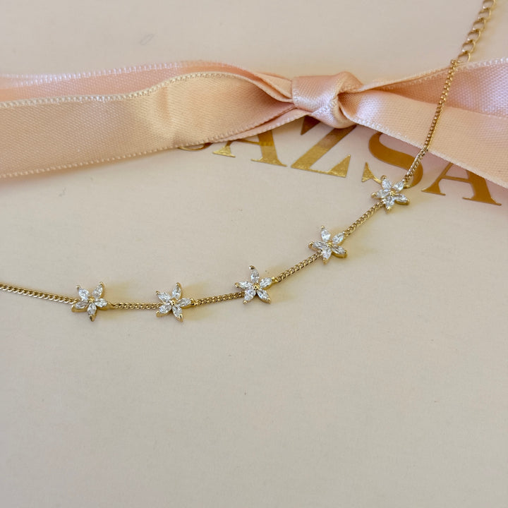 Zircone dainty flower gold plated bracelet