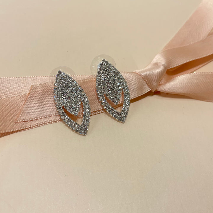 Studs earrings
