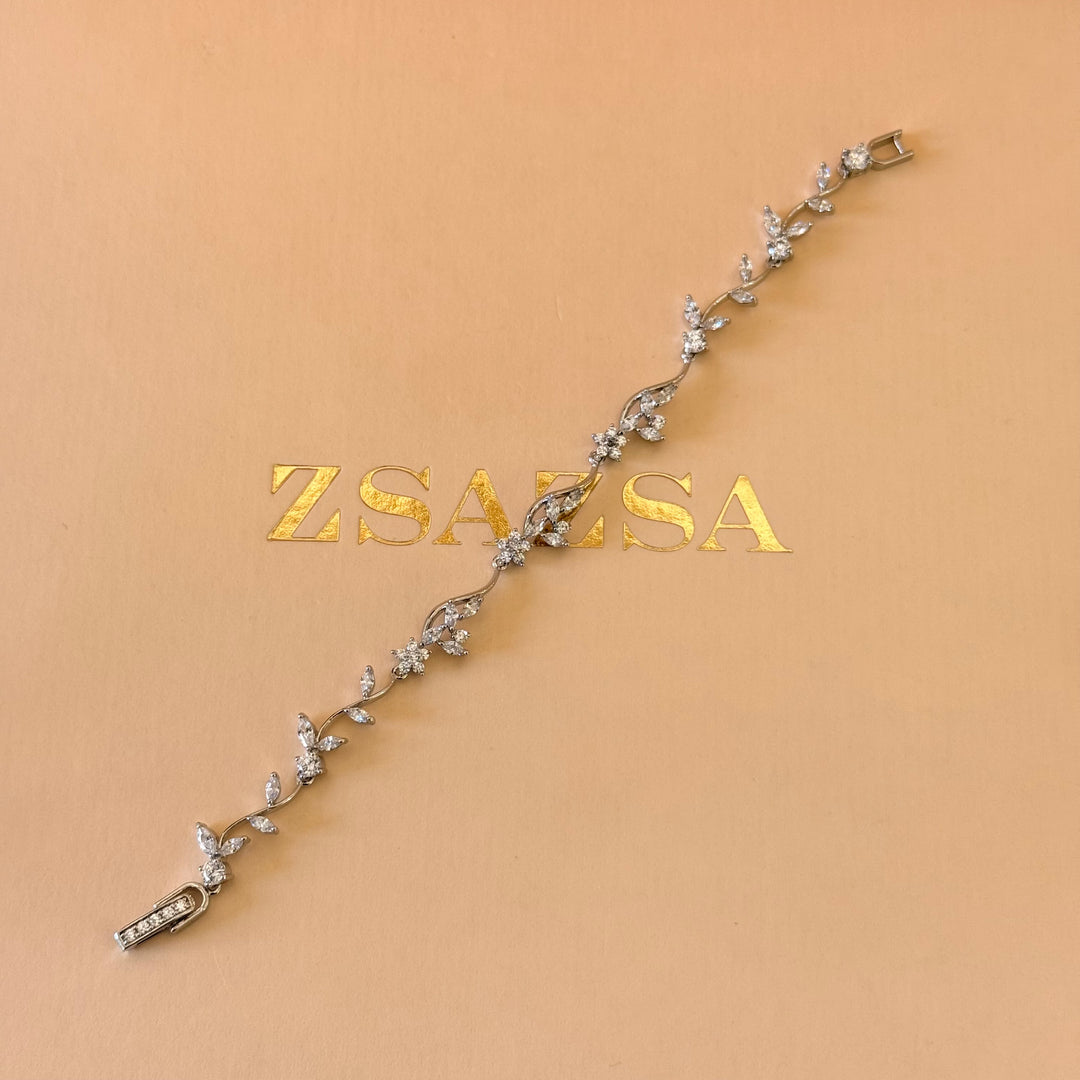 Teardrop and flower zircone silver earrings and bracelet