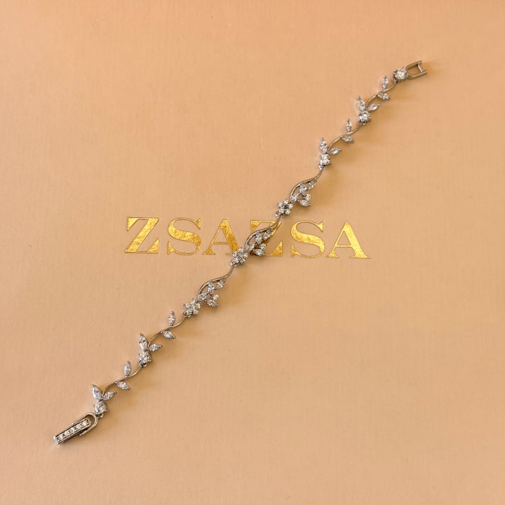 Teardrop and flower zircone silver earrings and bracelet