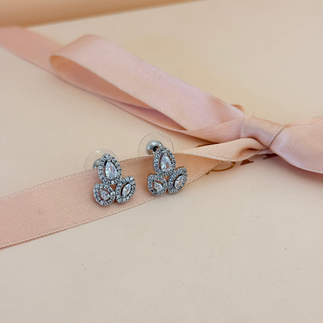 Teardrop zircone silver stud earrings