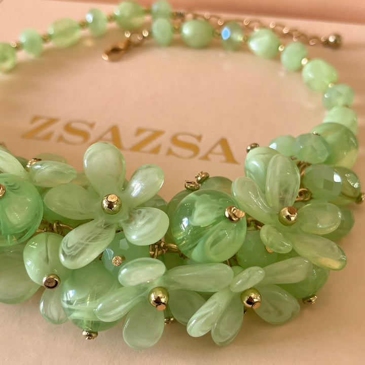 Light green flowers & balls necklace