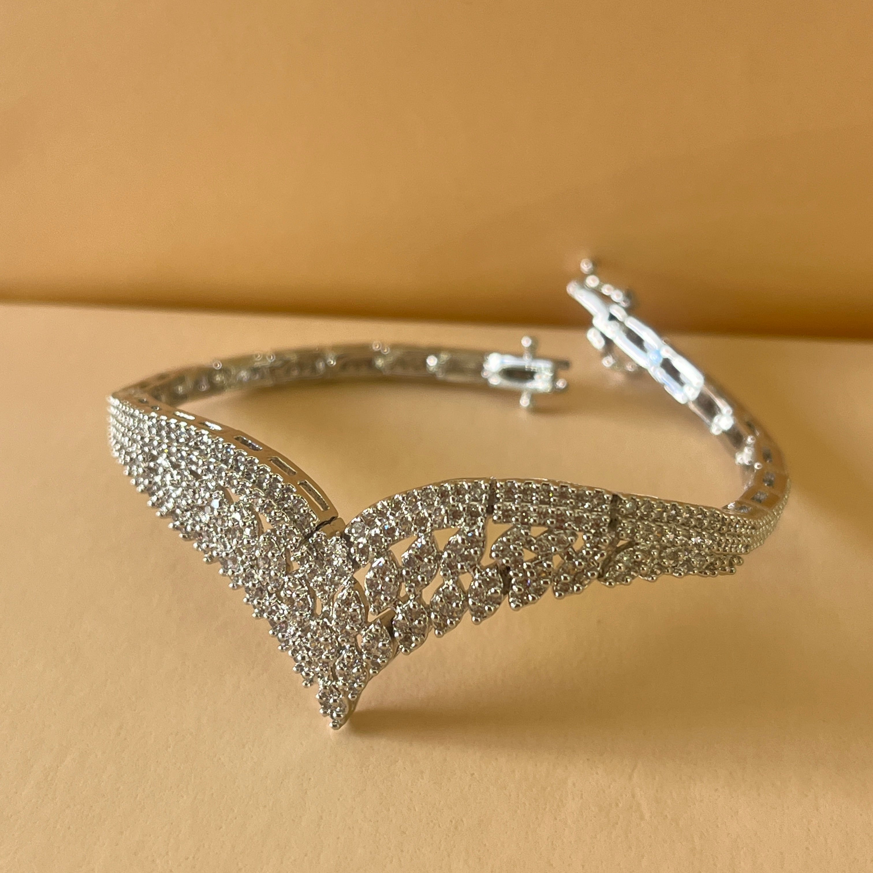 Elegant silver zircone bracelet