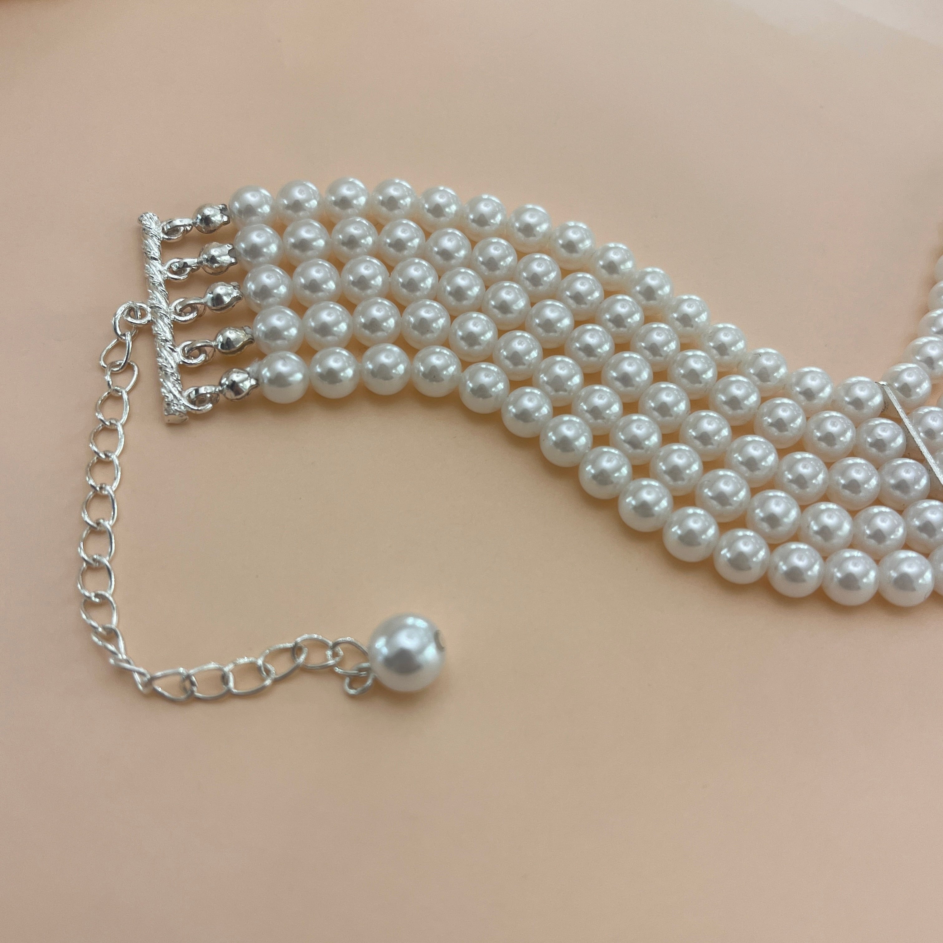 5 rows pearls choker