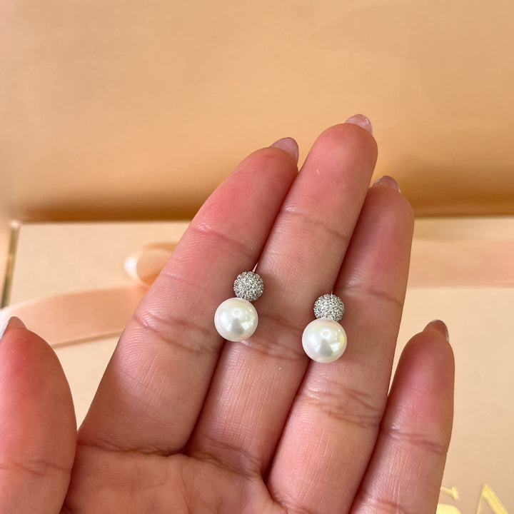 Zircone and white pearls white gold plated set