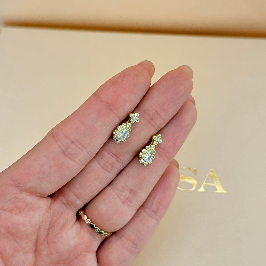 Dainty teardrop gold plated pendant set