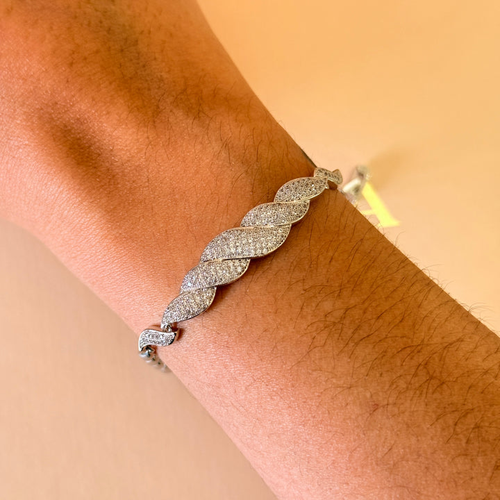 Twisted in the middle zircone silver bracelet