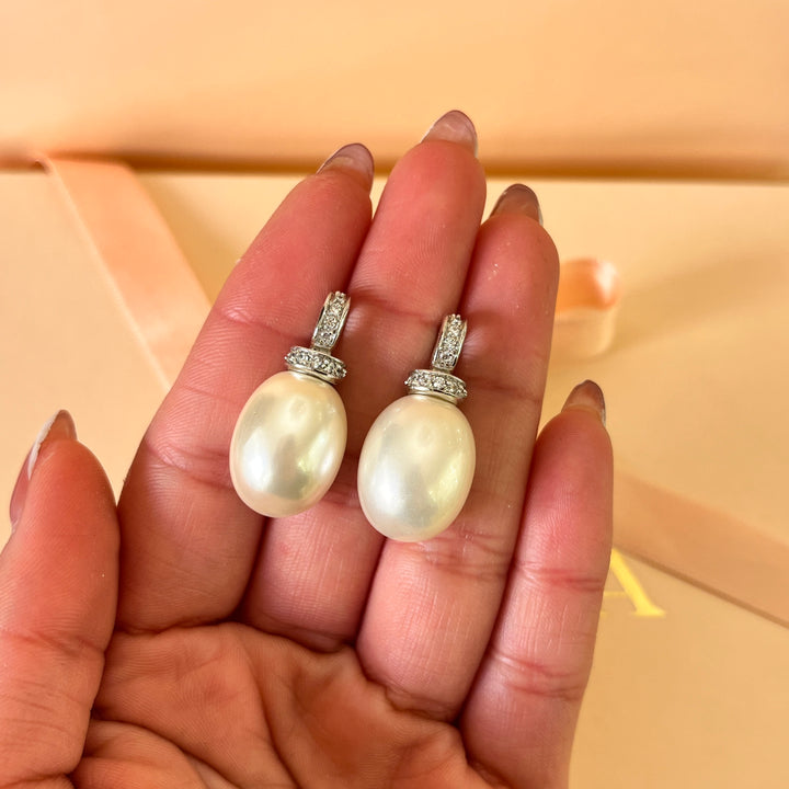 Zircone and white oval pearls white gold plated set