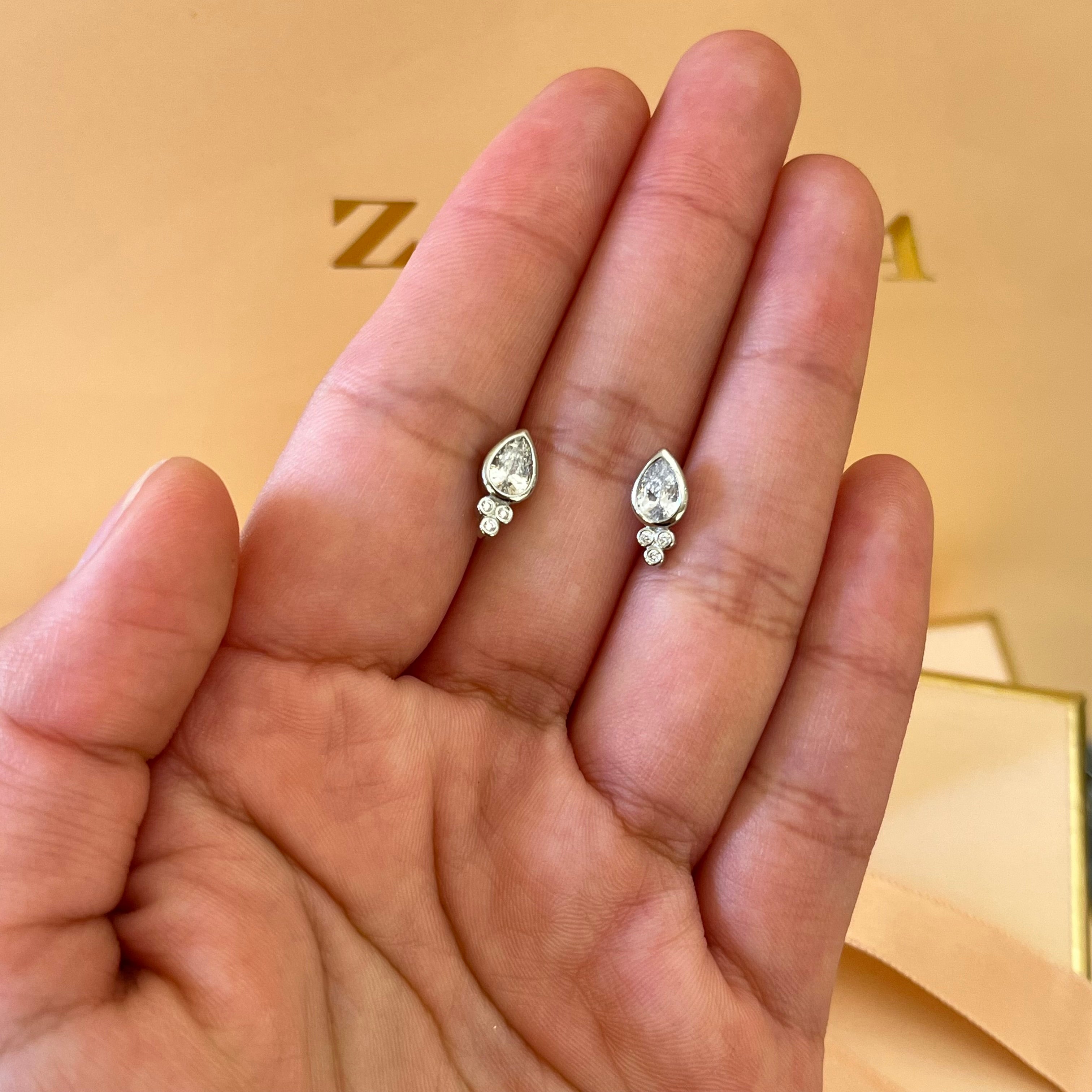 Zircone silver studs