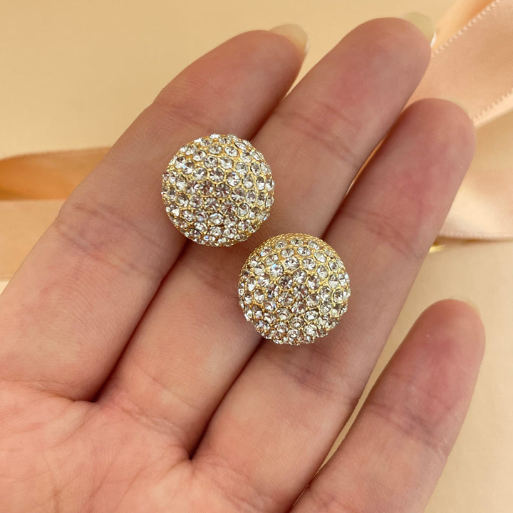 Round studs