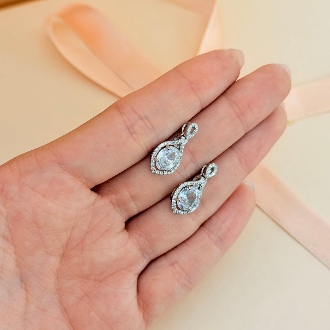 Oval dangle zircone sterling silver earrings