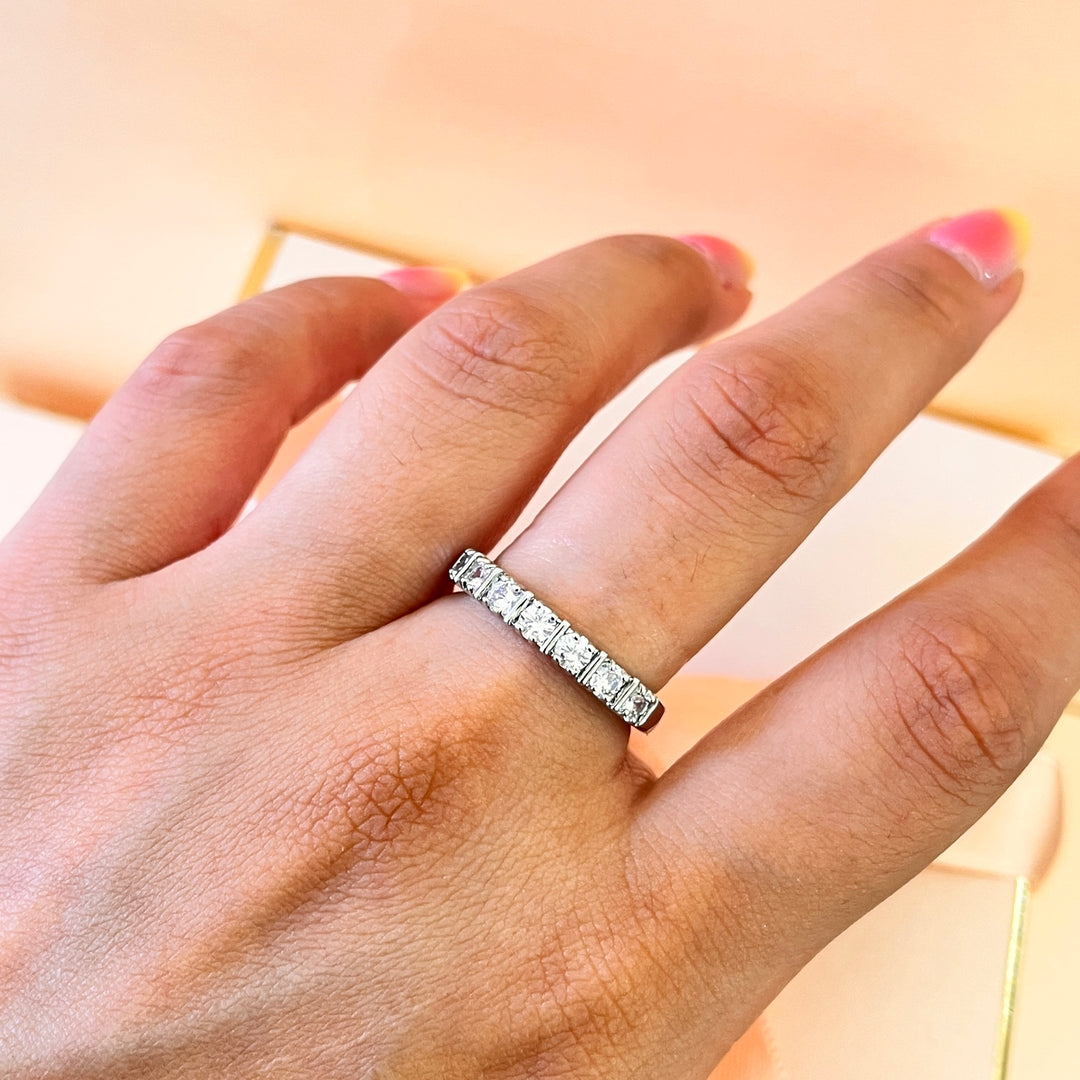 Zircone white gold plated band ring