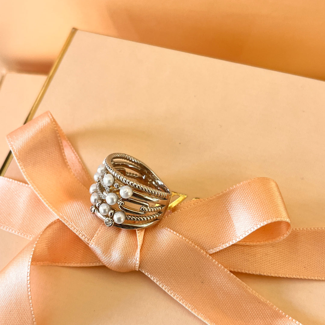 Zircone and white pearls sterling silver ring