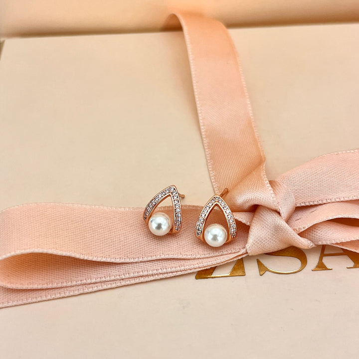 zircone and white pearls rose gold plated teardrop shaped studs