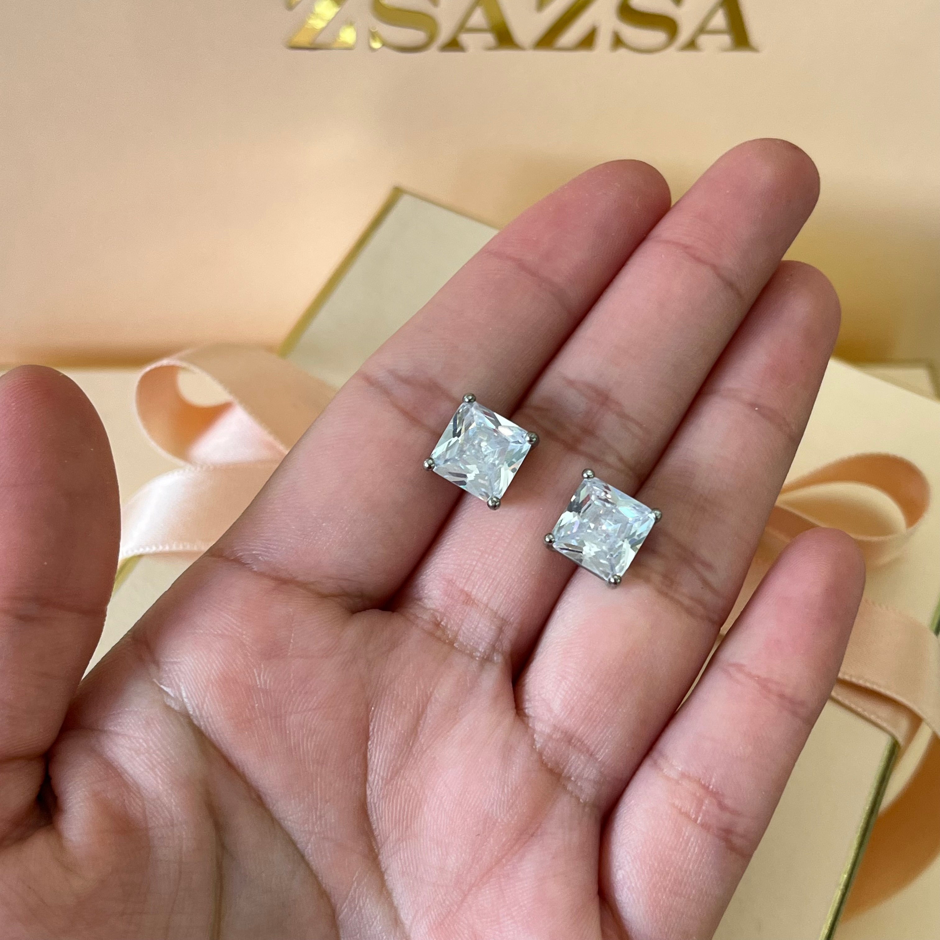 Square solitaire zircone studs