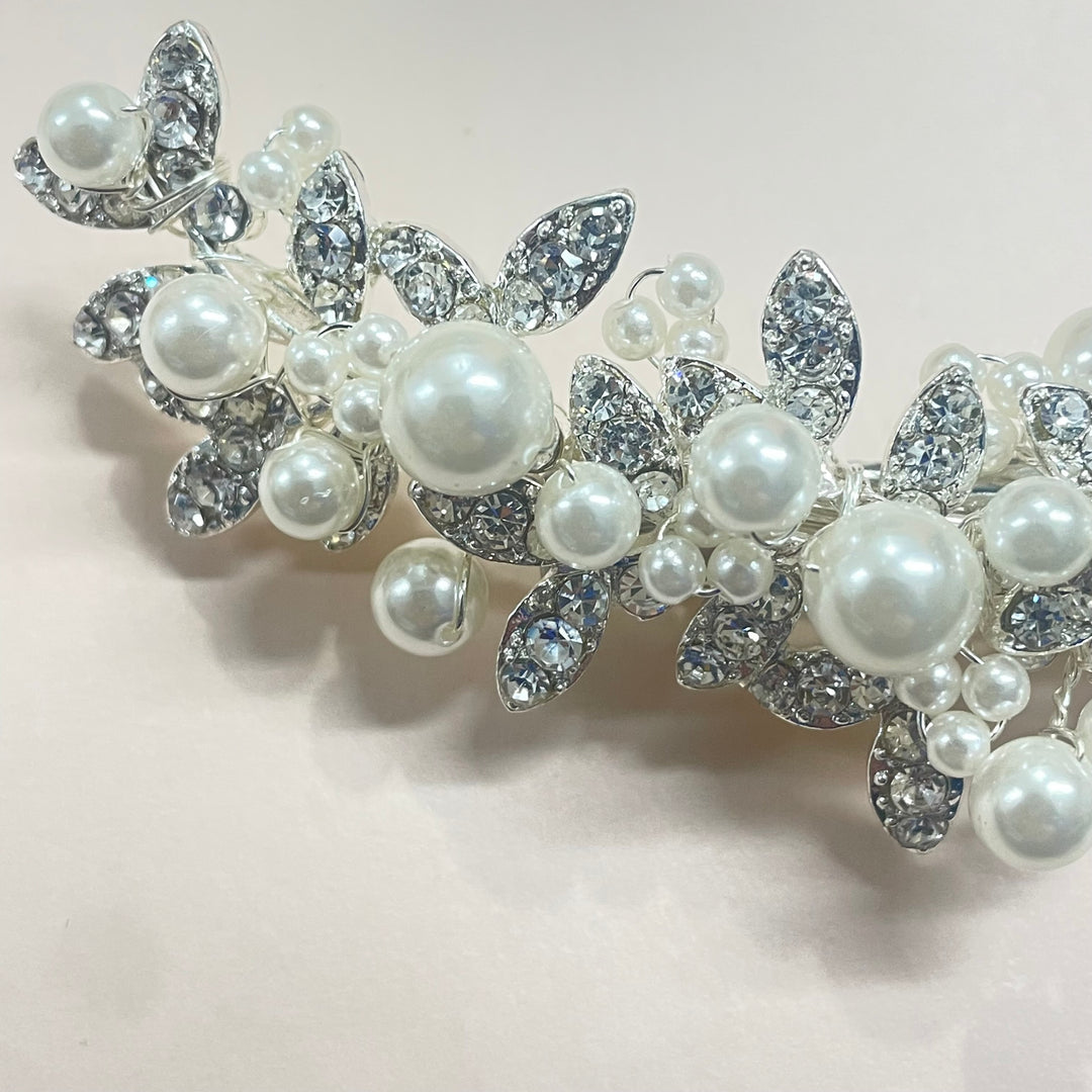 Delicate silver and pearls comb